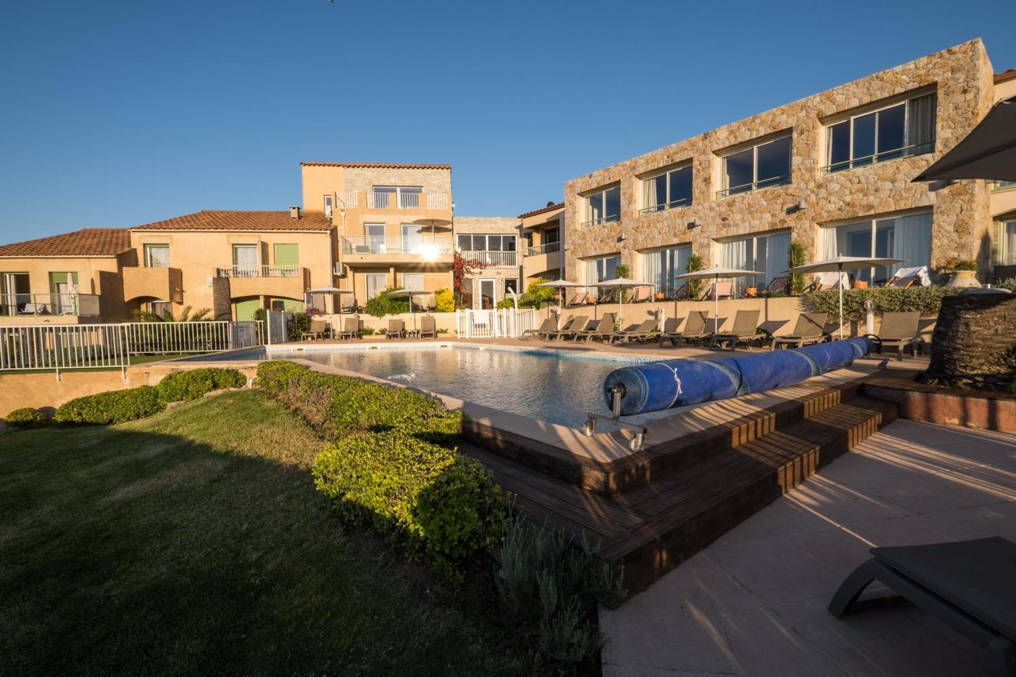 Hotel Funtana Marina LʼÎle-Rousse Екстериор снимка