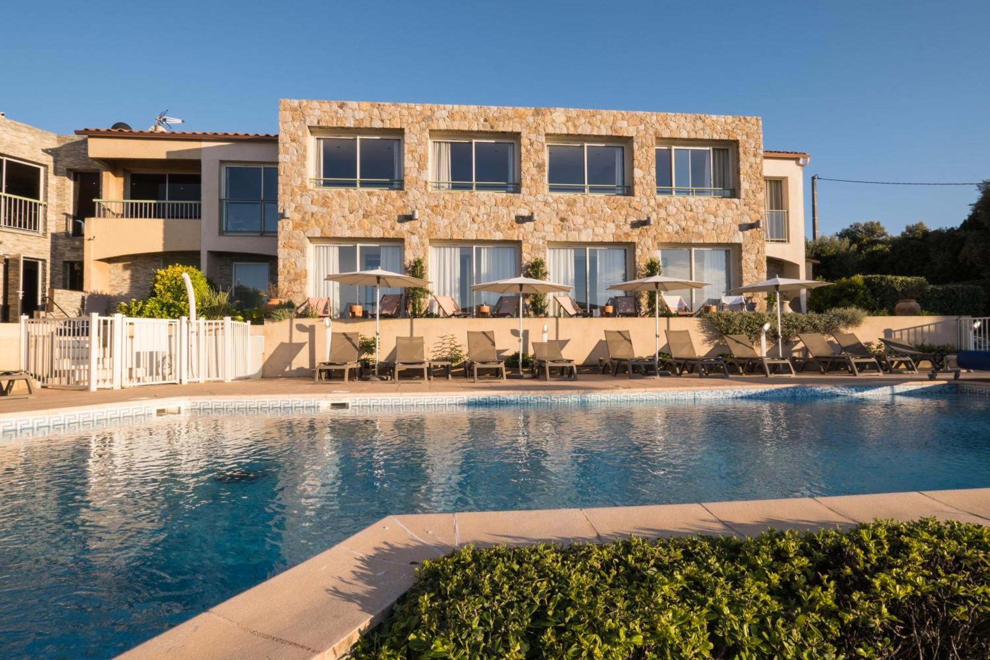 Hotel Funtana Marina LʼÎle-Rousse Екстериор снимка