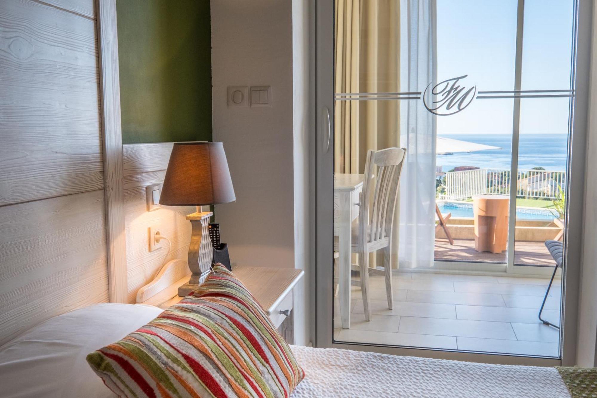 Hotel Funtana Marina LʼÎle-Rousse Екстериор снимка