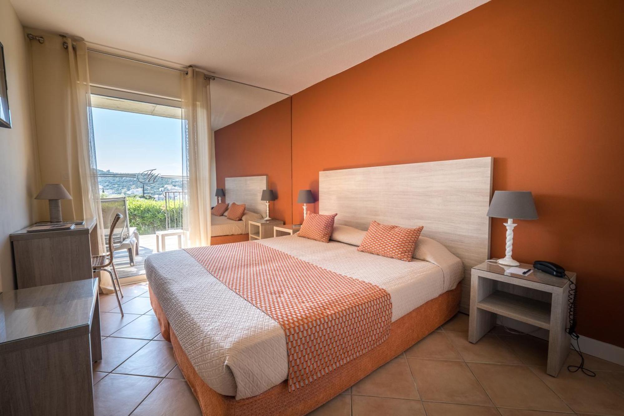 Hotel Funtana Marina LʼÎle-Rousse Екстериор снимка